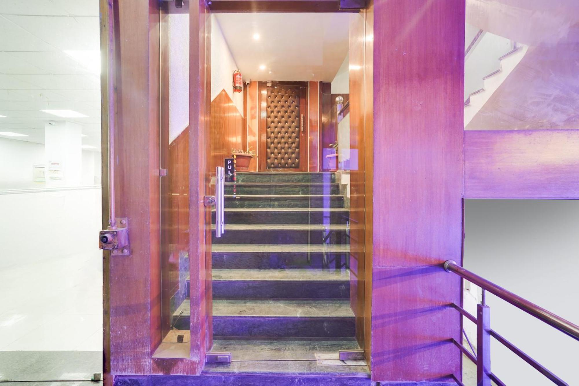 Super Townhouse Selaqui Chakrata Road Hotel Sahaspur Ngoại thất bức ảnh