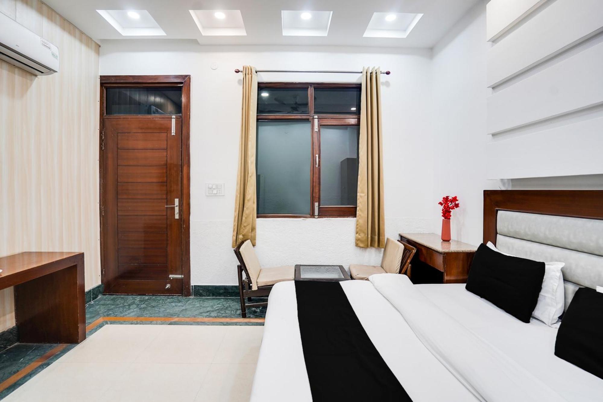 Super Townhouse Selaqui Chakrata Road Hotel Sahaspur Ngoại thất bức ảnh